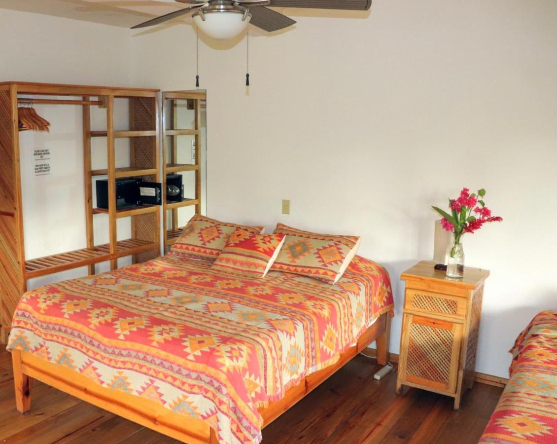 Hotel Posada Seremein ,West Bay ,Roatan Экстерьер фото