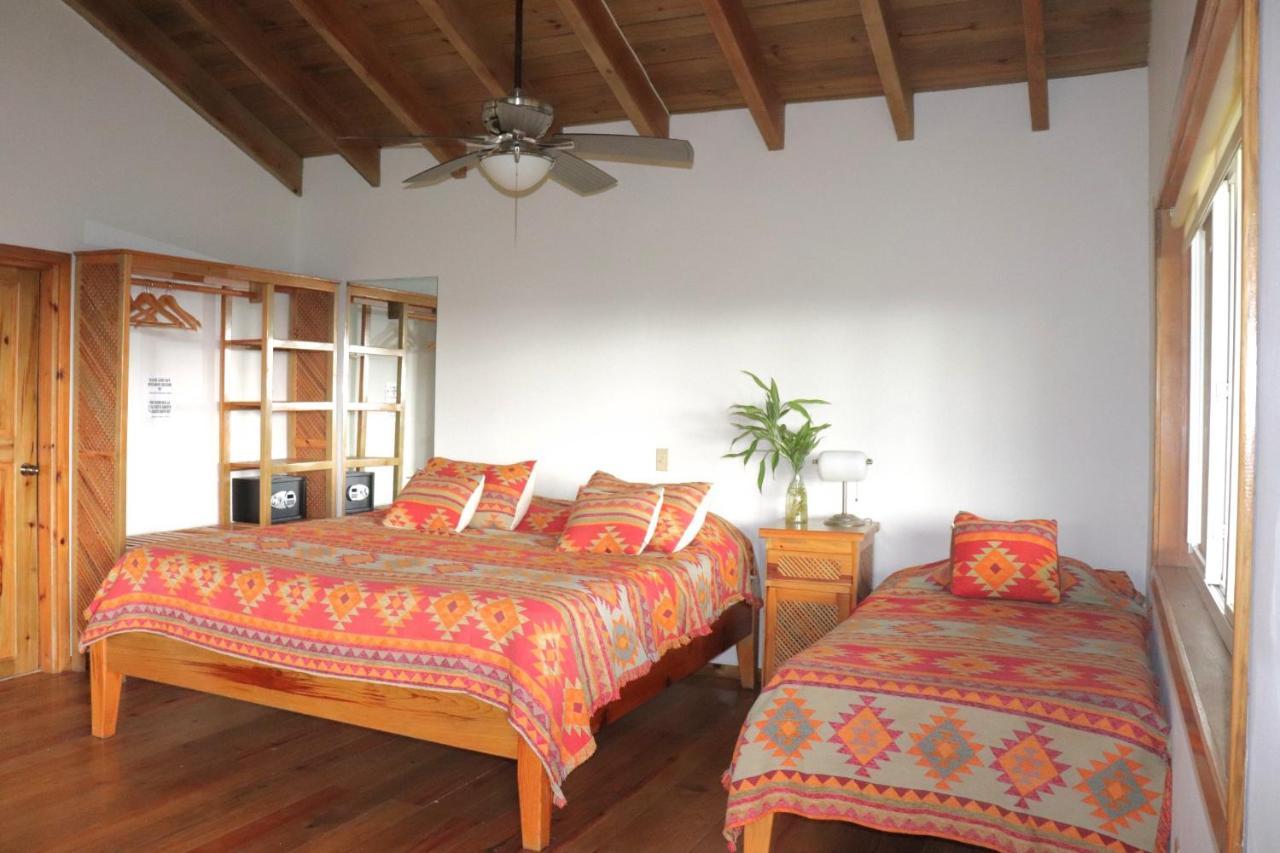 Hotel Posada Seremein ,West Bay ,Roatan Экстерьер фото