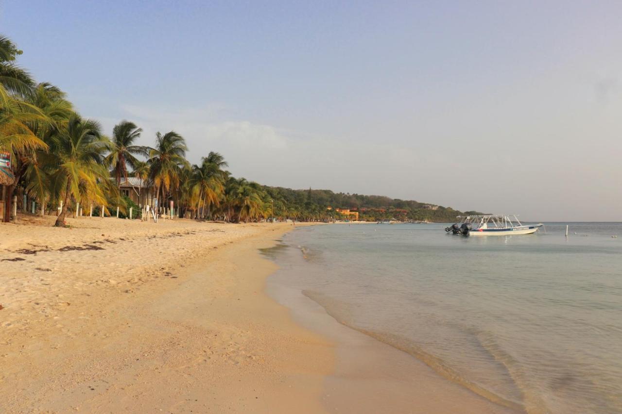 Hotel Posada Seremein ,West Bay ,Roatan Экстерьер фото