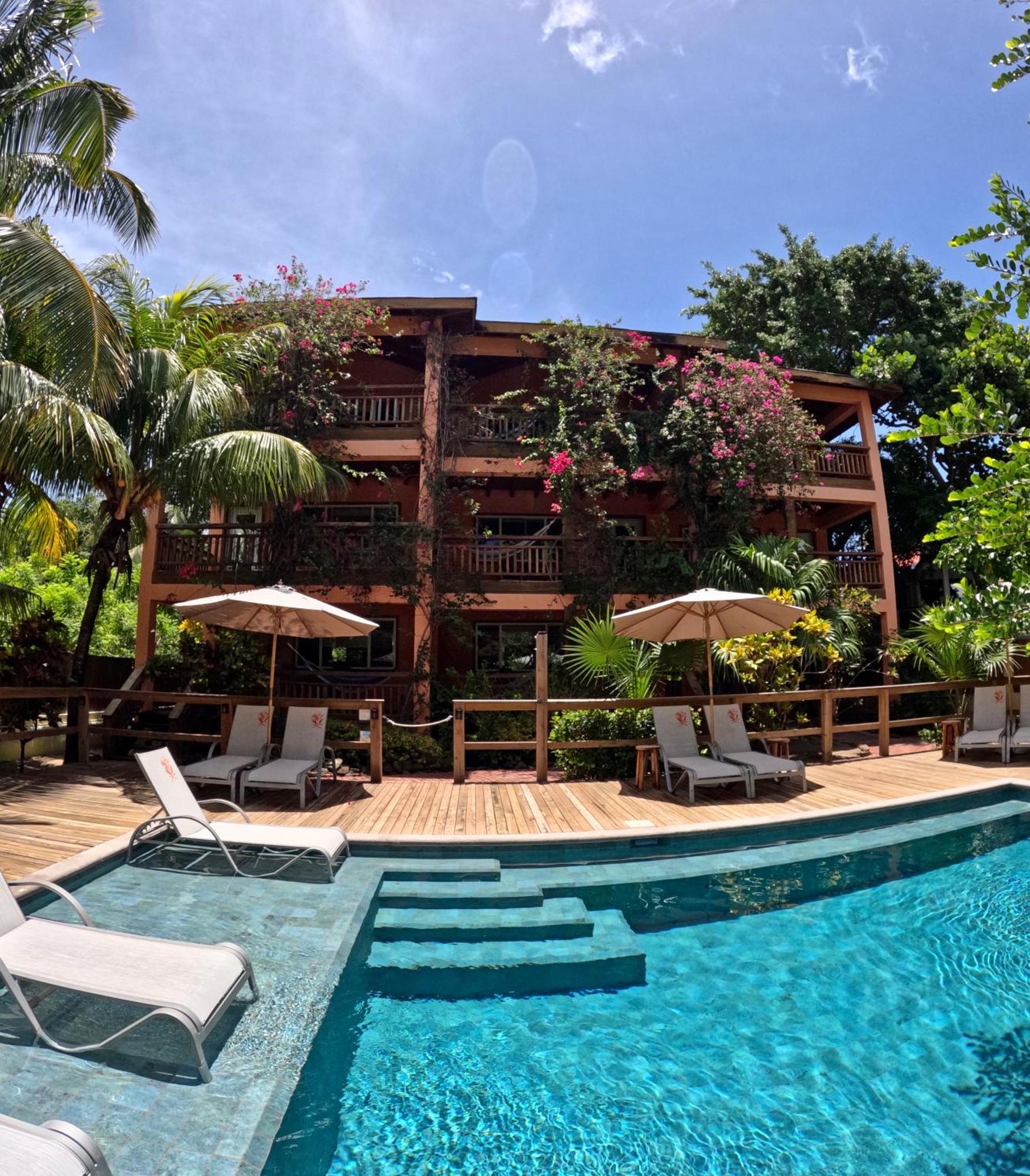 Hotel Posada Seremein ,West Bay ,Roatan Экстерьер фото